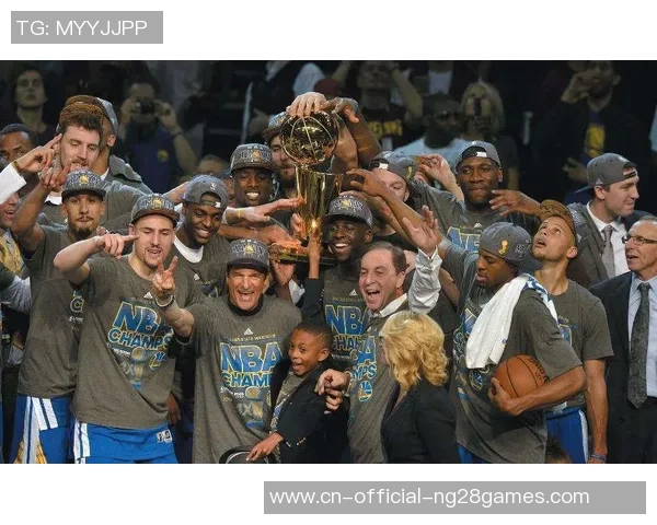 2016年总决赛第二场勇士与骑士激战回顾精彩瞬间与关键时刻分析